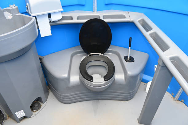 Best Porta potty rental near me  in Highland, CA